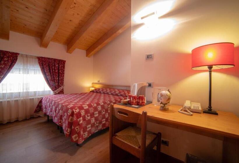 غرفة قياسية ثلاثية, Albergo Punta Zerbion