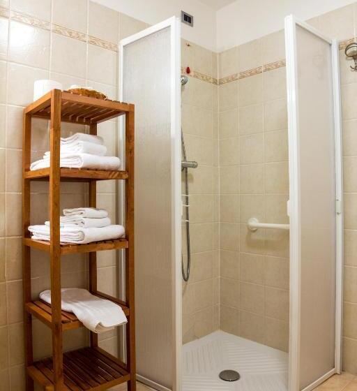 غرفة قياسية ثلاثية, Albergo Punta Zerbion