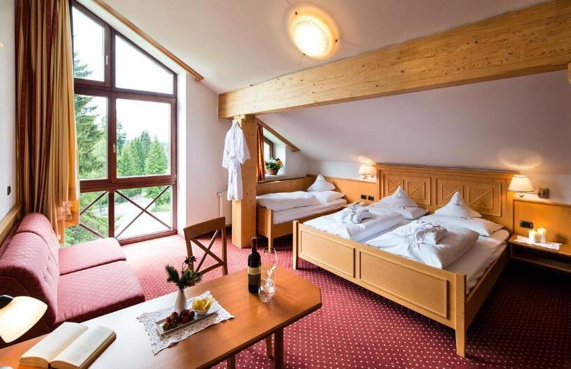 جناح جونيور, Alpenrose