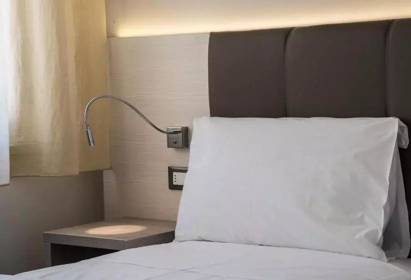 اتاق استاندارد یک نفره, Ariston
