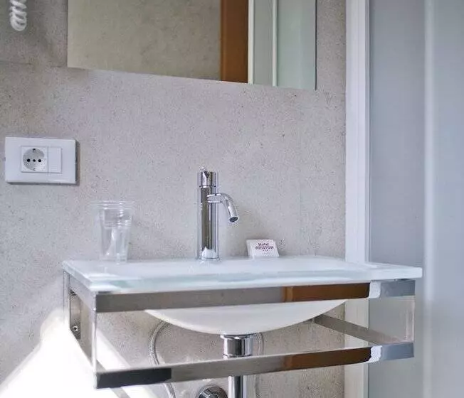 اتاق استاندارد چهار تخته, Ariston