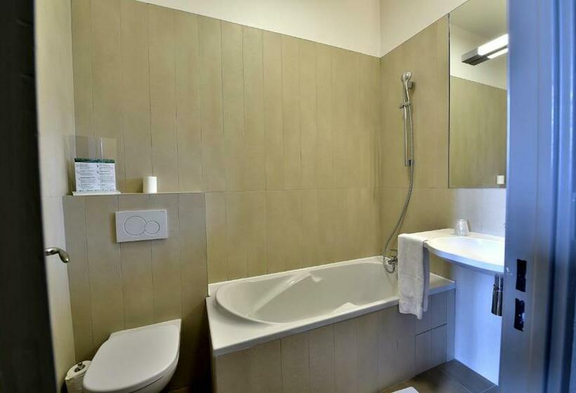 اتاق استاندارد, Auberge De La Commanderie