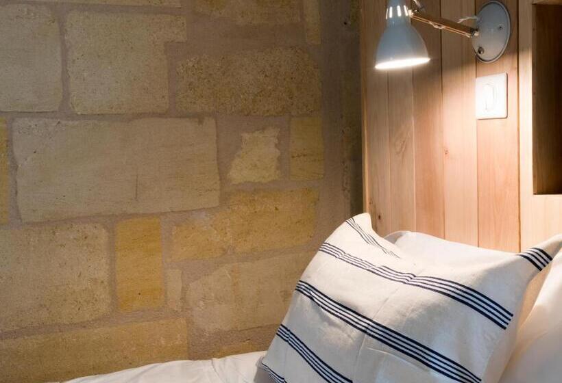 اتاق استاندارد سه نفره, Auberge De La Commanderie