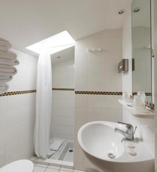 اتاق استاندارد چهار تخته, Auberge De La Commanderie