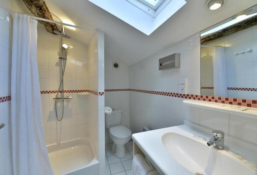 اتاق استاندارد چهار تخته, Auberge De La Commanderie