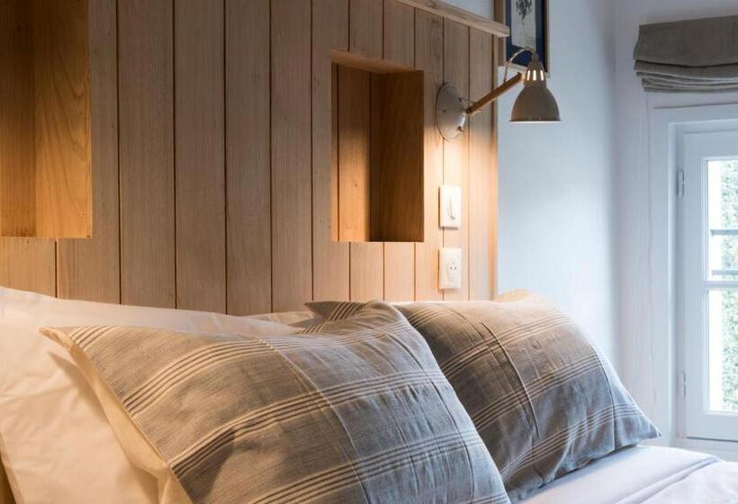 اتاق استاندارد چهار تخته, Auberge De La Commanderie