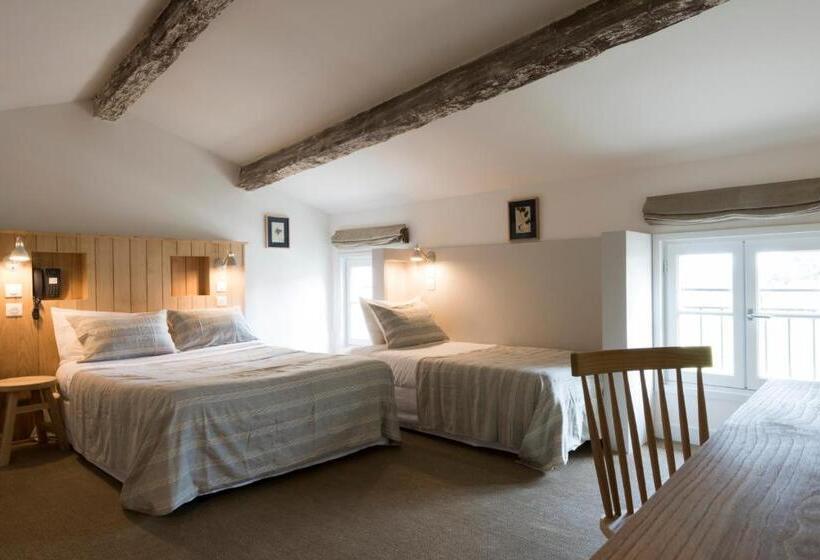 اتاق استاندارد چهار تخته, Auberge De La Commanderie