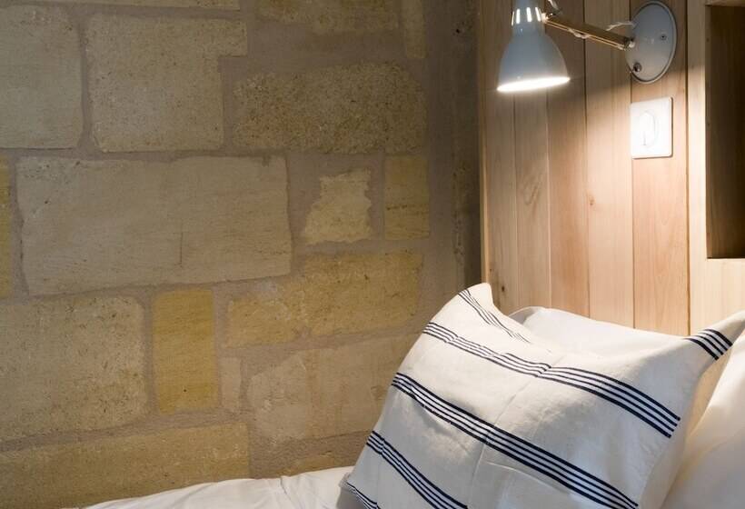 اتاق استاندارد سه نفره, Auberge De La Commanderie