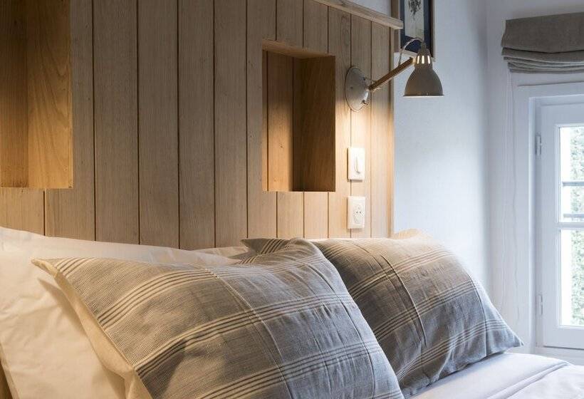 اتاق استاندارد چهار تخته, Auberge De La Commanderie