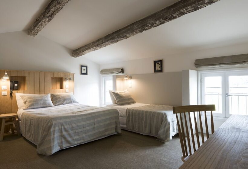 اتاق استاندارد چهار تخته, Auberge De La Commanderie