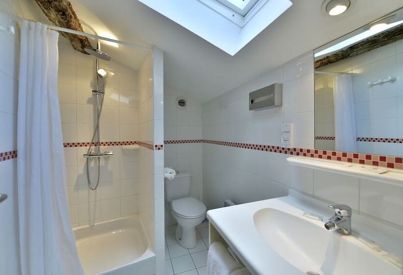 Четырехместный Номер Стандарт, Auberge De La Commanderie