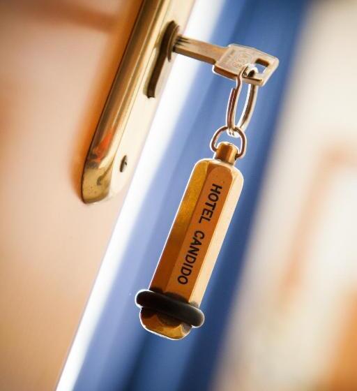 스탠다드 룸, Candido