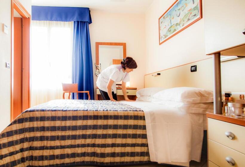 스탠다드 룸, Candido