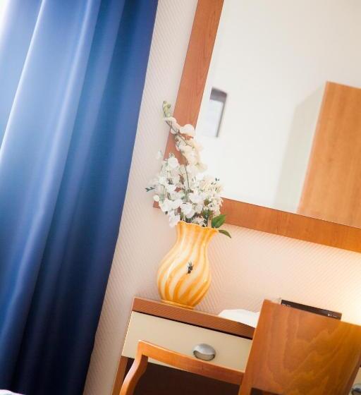 Quarto Estandar, Candido