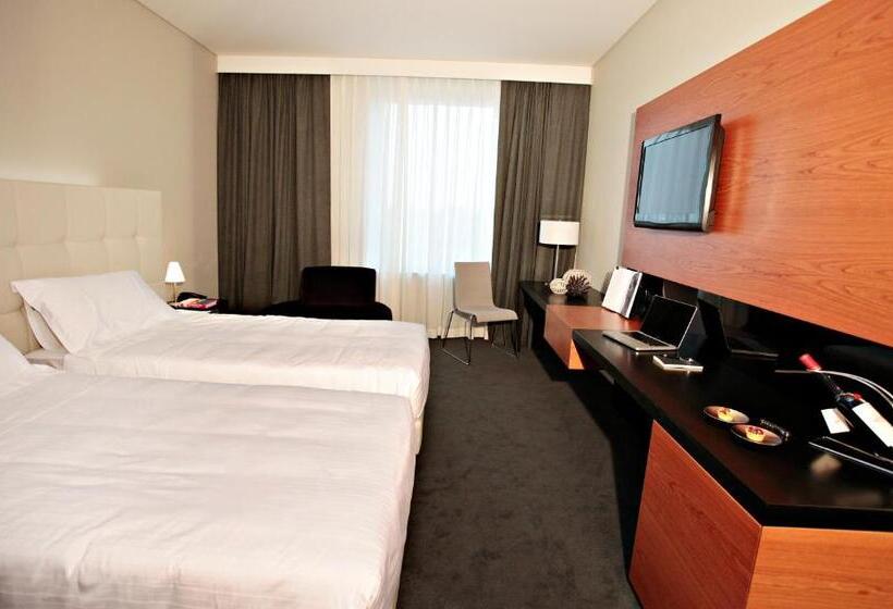 Номер Стандарт, Cosmopolitan