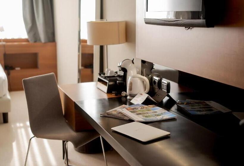 Полулюкс, Cosmopolitan