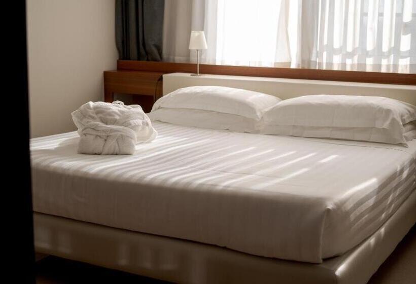 Полулюкс, Cosmopolitan