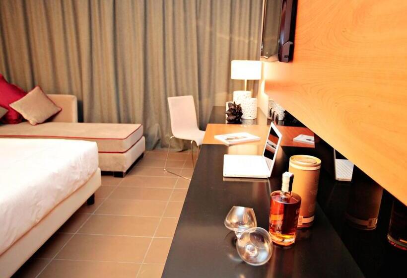 Номер Стандарт, Cosmopolitan