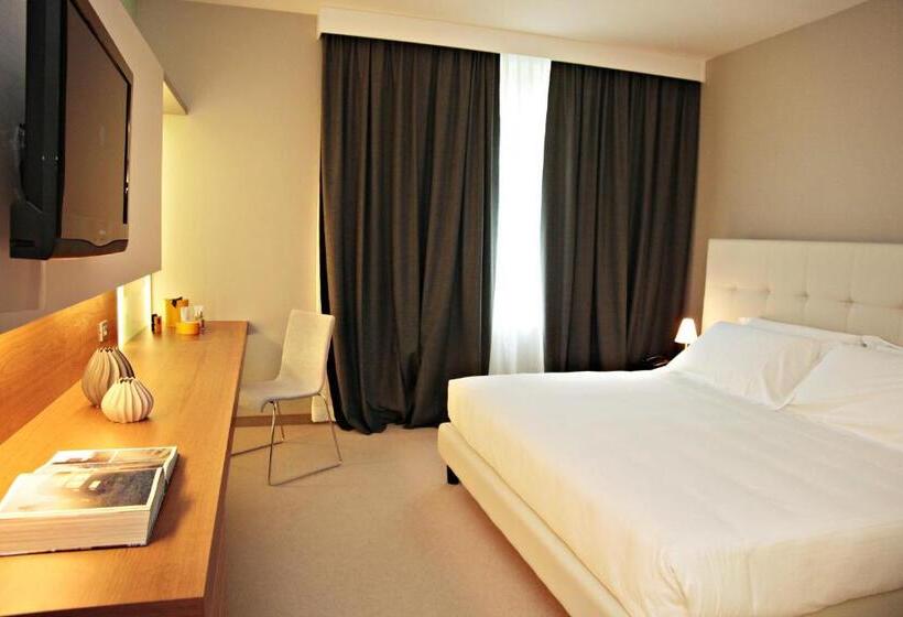 Люкс, Cosmopolitan