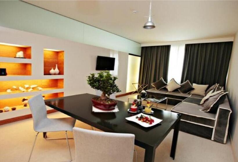 Президентский Люкс, Cosmopolitan