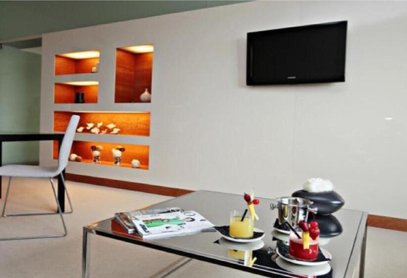 Президентский Люкс, Cosmopolitan