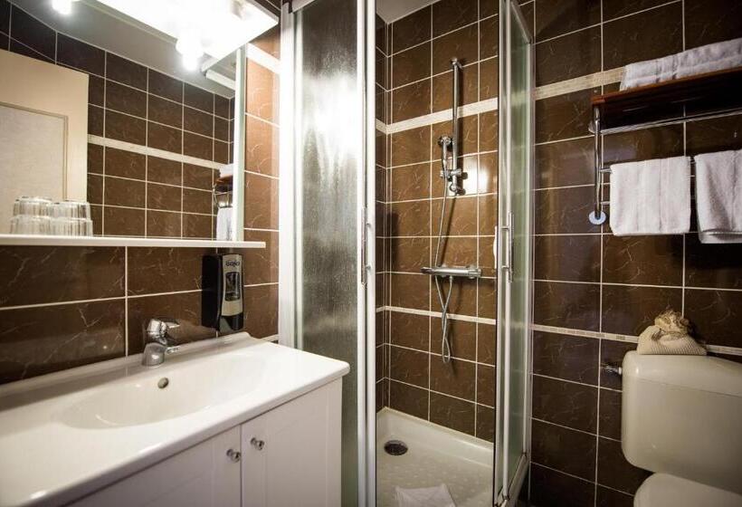 غرفة قياسية رباعية, Hôtel Le Peu Breton