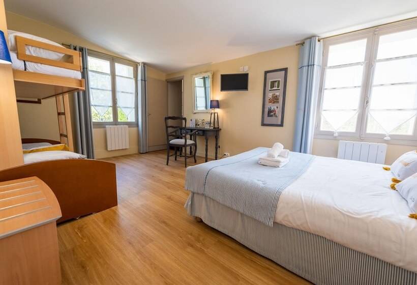 غرفة قياسية رباعية, Hôtel Le Peu Breton