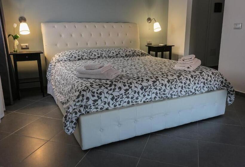 غرفة قياسية, La Cavalera