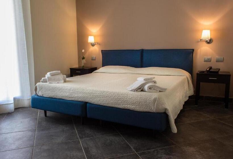 غرفة قياسية, La Cavalera