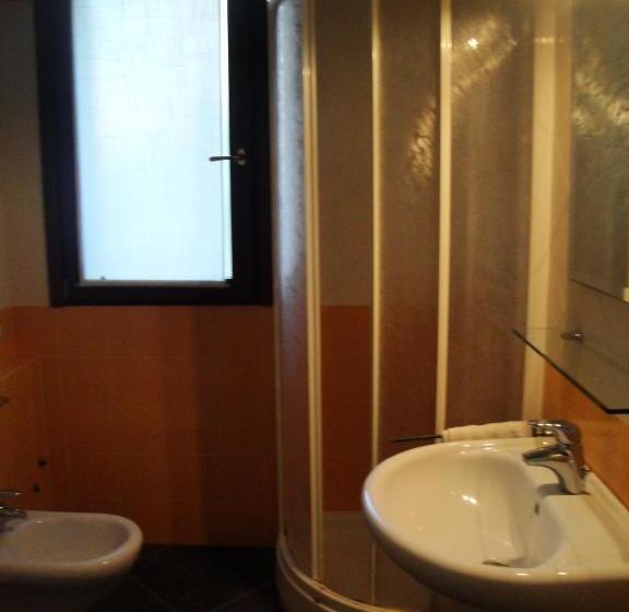 غرفة قياسية ثلاثية, La Cavalera