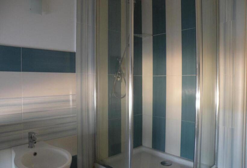 غرفة قياسية رباعية, La Cavalera