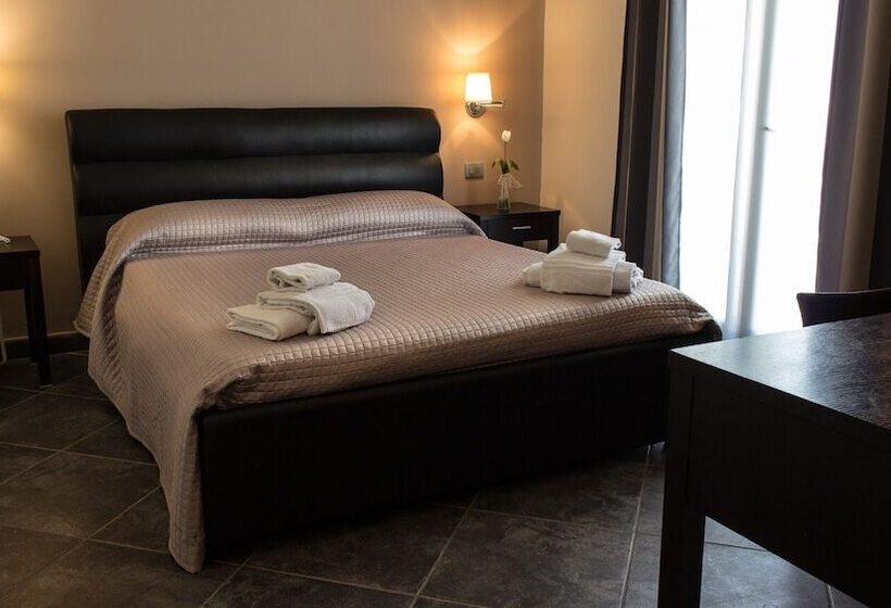 غرفة قياسية رباعية, La Cavalera