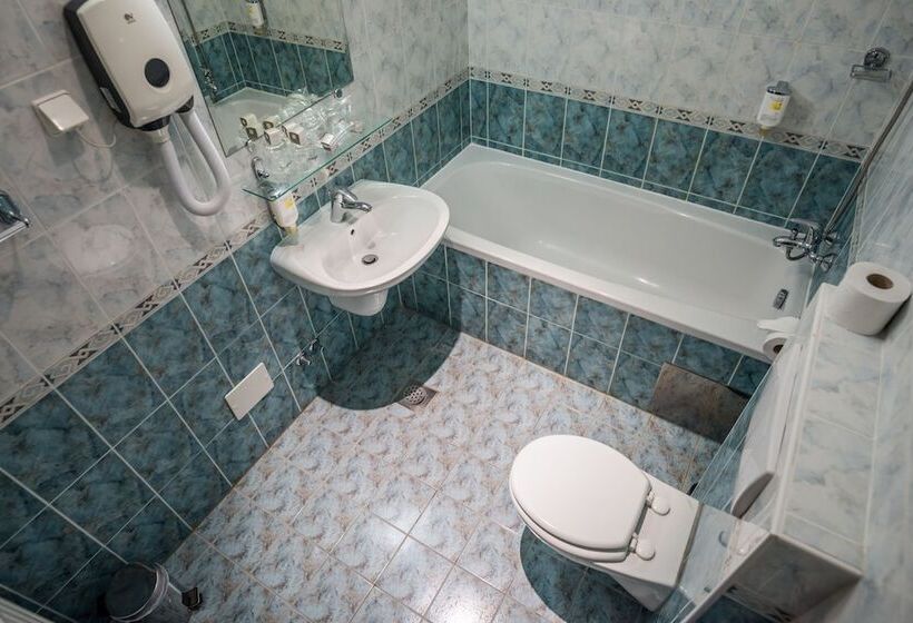 اتاق خانوادگی, Maribor Inn