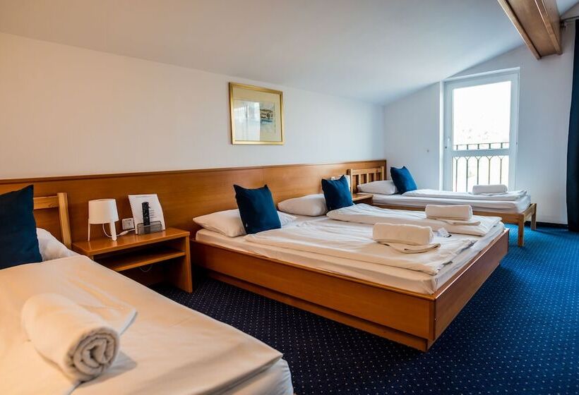 اتاق خانوادگی, Maribor Inn