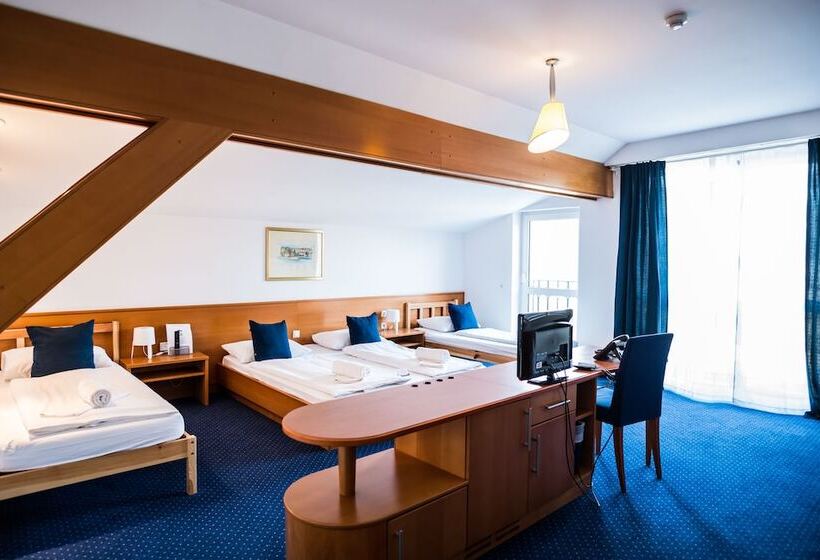 اتاق خانوادگی, Maribor Inn