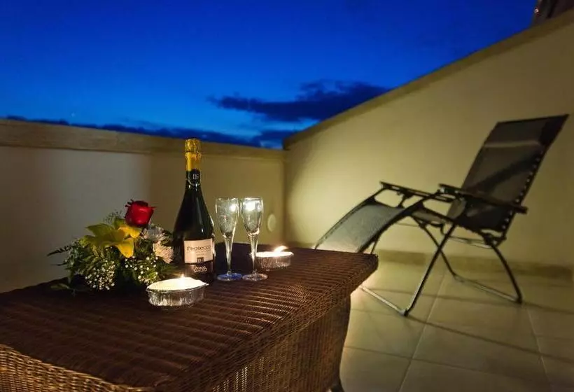 Camera Standard con Balcone, Melqart