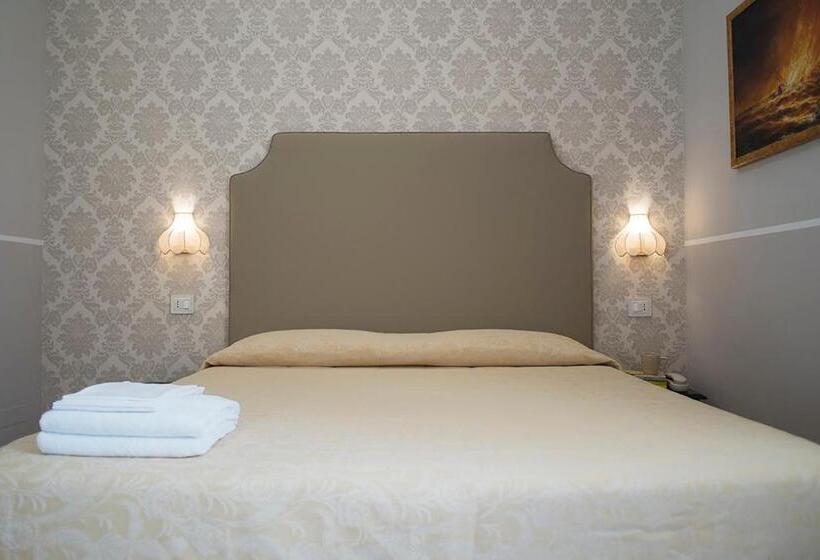 اتاق استاندارد سه نفره, Navy