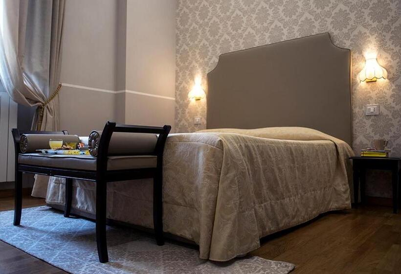 اتاق استاندارد سه نفره, Navy