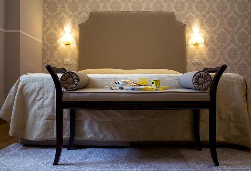 اتاق استاندارد سه نفره, Navy