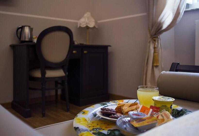 اتاق استاندارد چهار تخته, Navy