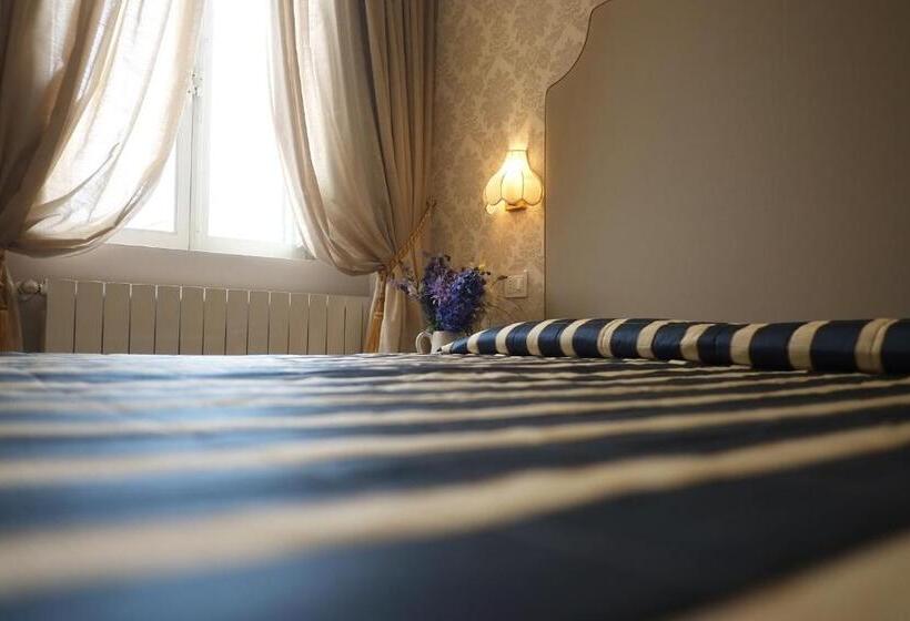 اتاق استاندارد سه نفره, Navy