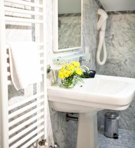 اتاق استاندارد سه نفره, Navy