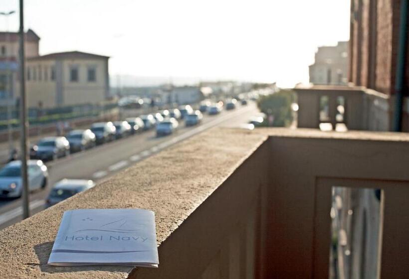 اتاق استاندارد سه نفره, Navy