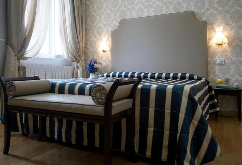 اتاق استاندارد سه نفره, Navy