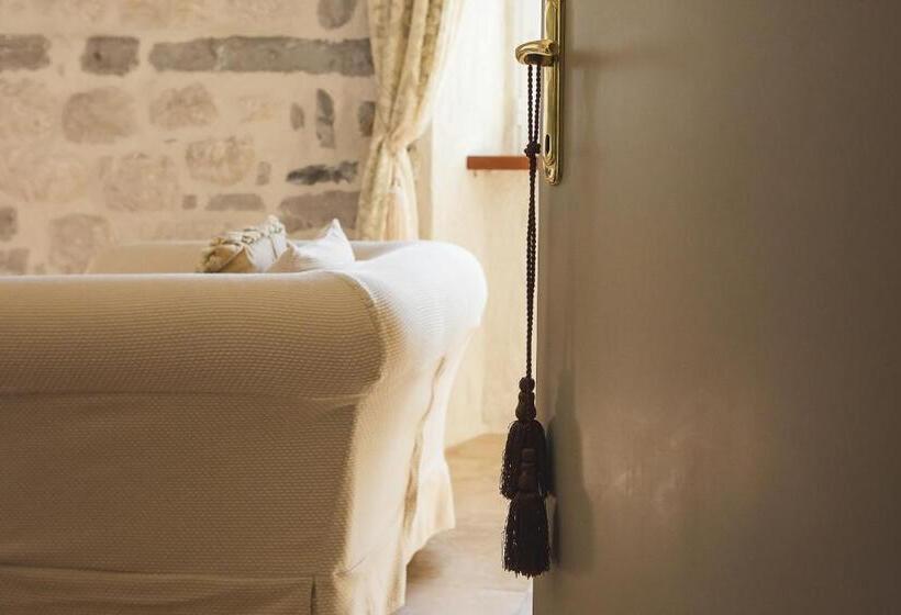 سوییت لوکس, Palazzo Radomiri Heritage Boutique