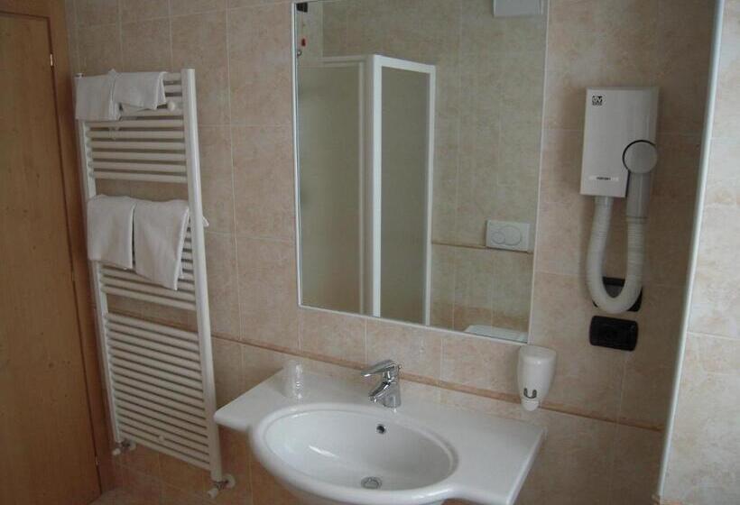 标准三人间, Seggiovia