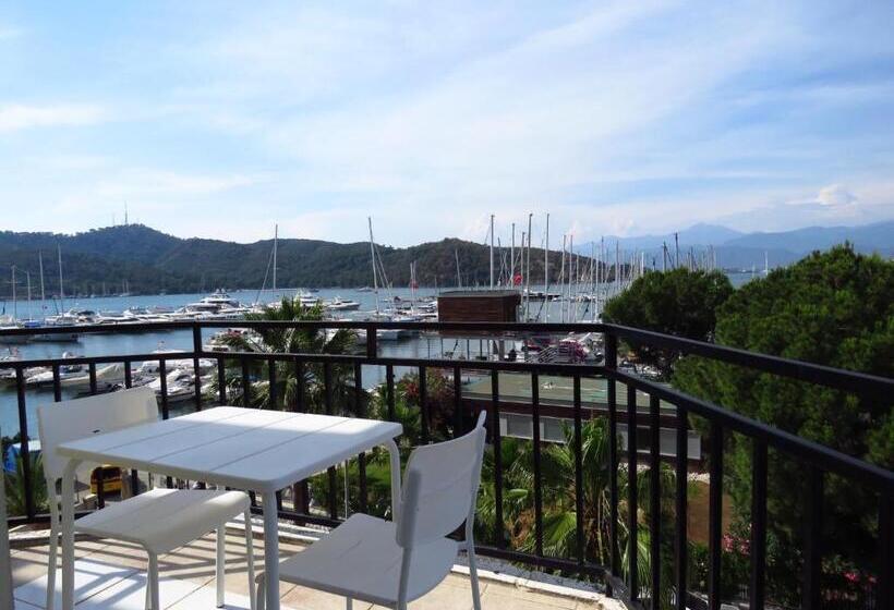 חדר סטנדרט לארבעה נוף לים, Status