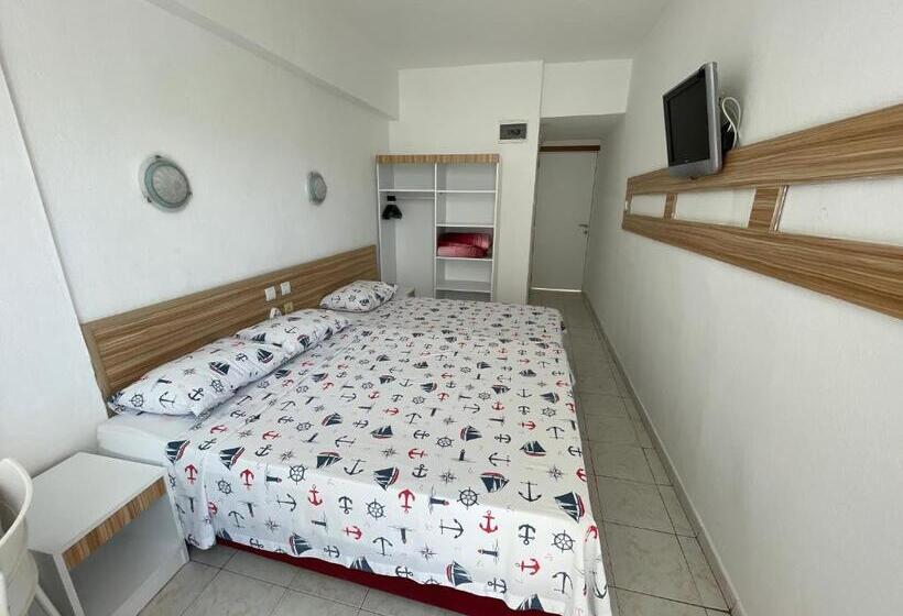 חדר סטנדרט לשלושה, Status