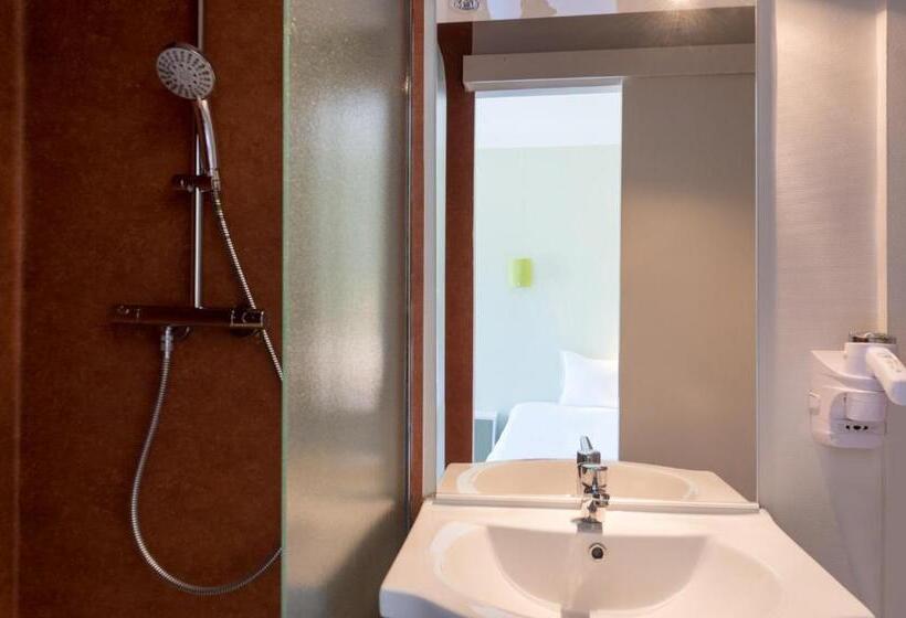 اتاق استاندارد سه نفره, The Originals Access, Hôtel Figeac