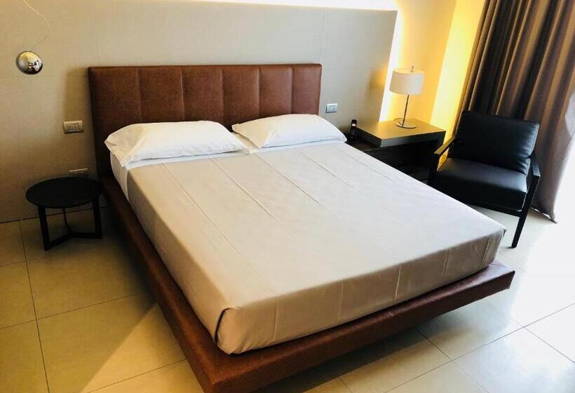 Номер Deluxe, Vespucci